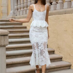 V. Chapman Vinetta Set in White